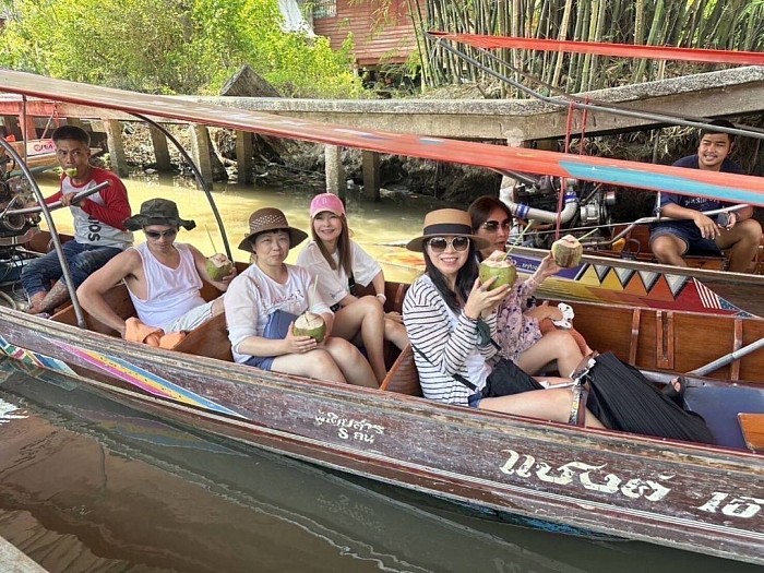 ทำทัวร์ตลาดน้ำดำเนินสะดวก