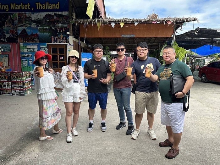 เหมารถตู้ทำทัวร์ตลาดน้ำดำเนินสะดวก